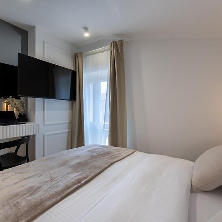 Palace Luxury Suites Сплит Екстериор снимка