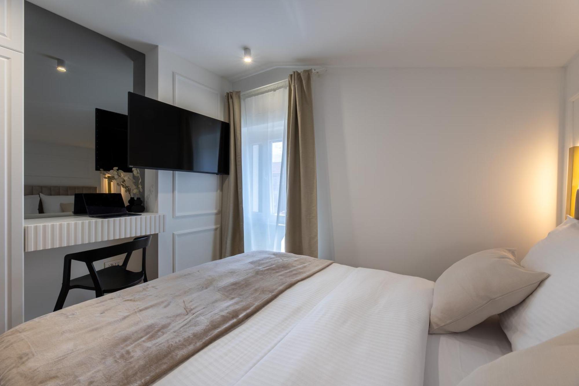 Palace Luxury Suites Сплит Екстериор снимка